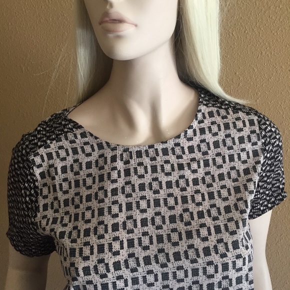 Forever 21 Geometric Blouse - Picture 2 of 5